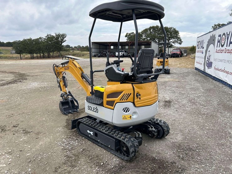 2025-sdlanch-sdle20-diesel-mini-excavator-image-2