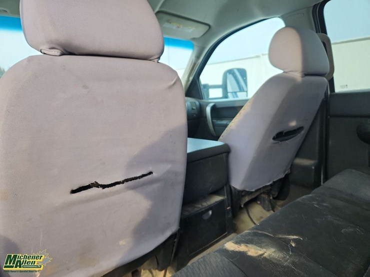 2012-chevrolet-silverado-2500hd-image-34