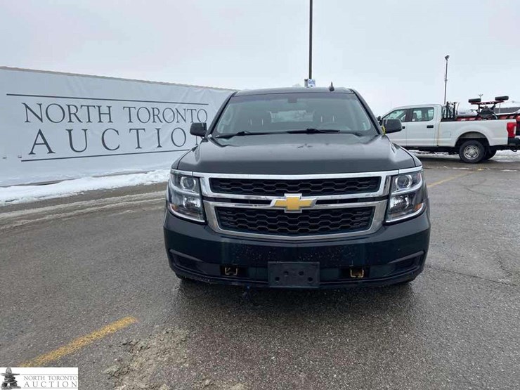 2017-chevrolet-tahoe-image-3