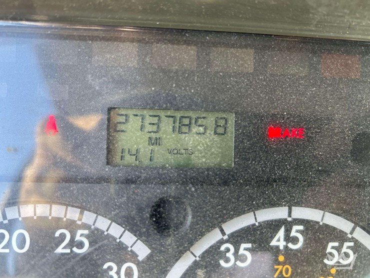 2013-freightliner-m2-bucket-truck-image-7