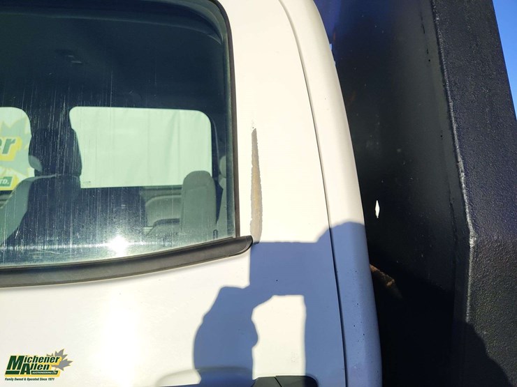 2015-chevrolet-silverado-2500hd-image-32