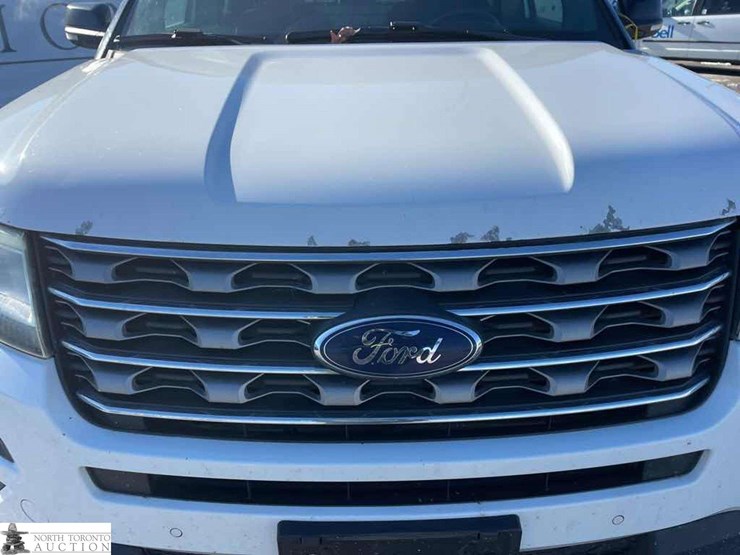 2017-ford-explorer-image-18