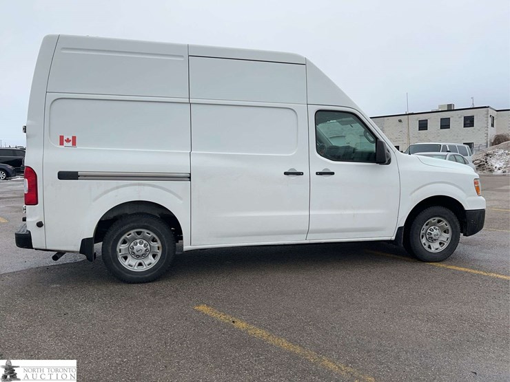 2012-nissan-nv2500hd-image-8