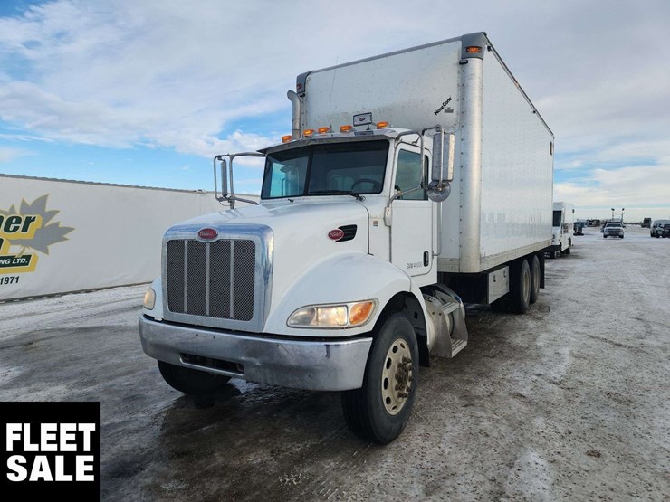 2011-peterbilt-348-image-1