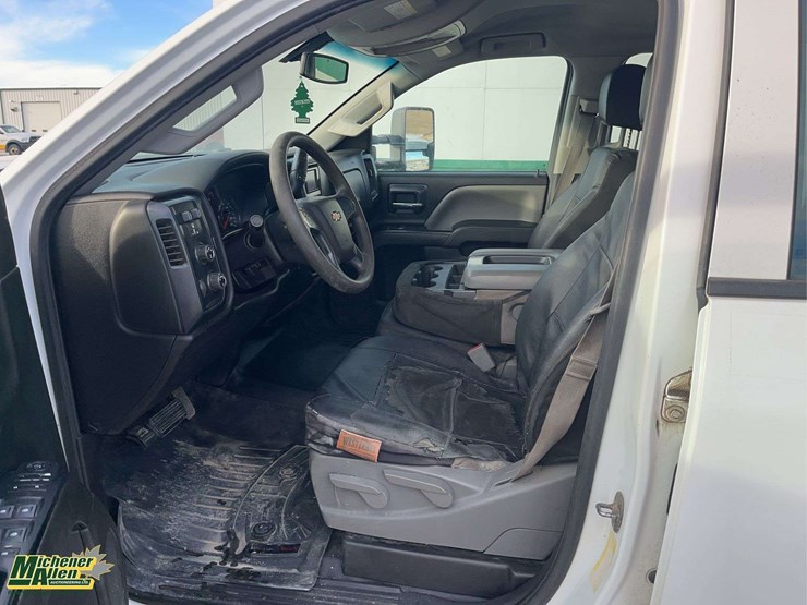 2015-chevrolet-silverado-3500hd-image-13