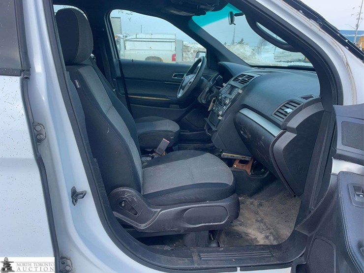 2014-ford-explorer-image-24