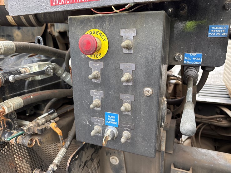 2009-international-7400-image-41