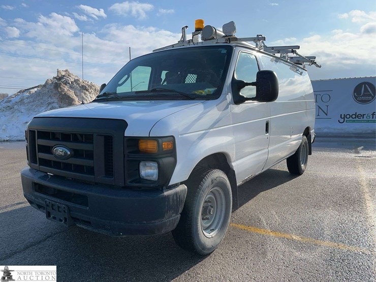 2013-ford-cargo-image-1