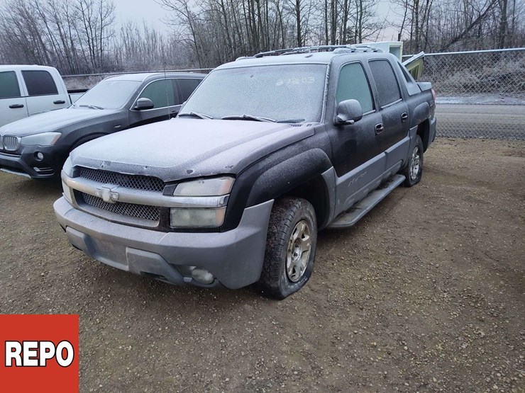 non-operable-2002-chevrolet-avalanche-image-1