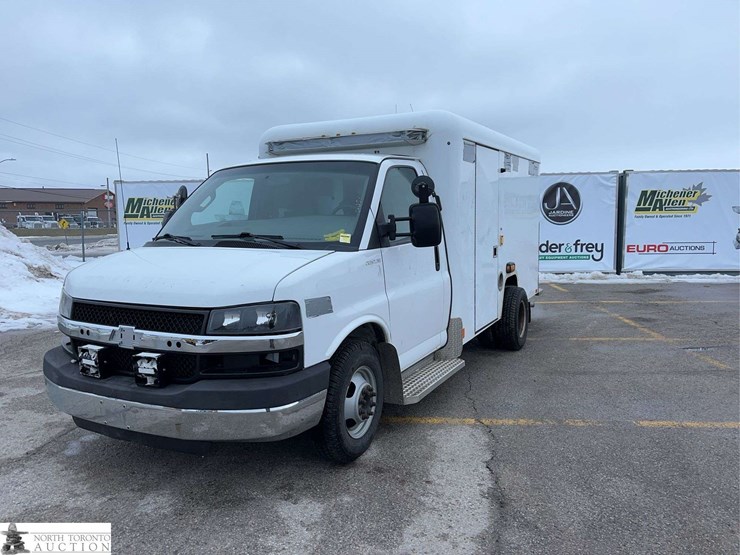 2016-chevrolet-express-g3500-image-1
