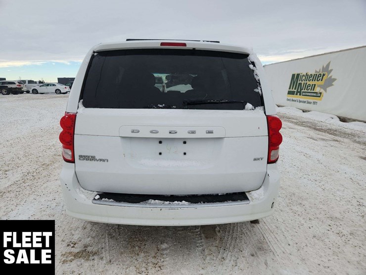 2015-dodge-grand-caravan-sxt-image-7