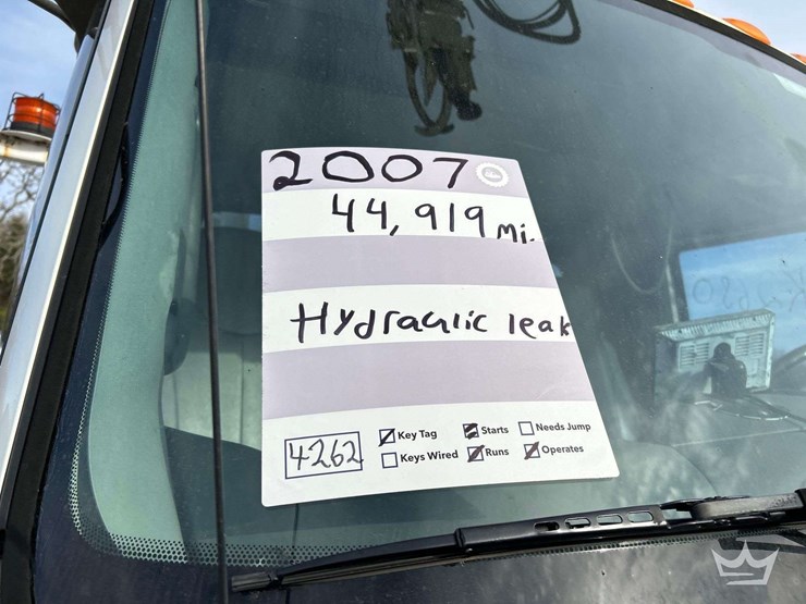 2007-international-derrick-digger-truck-image-8