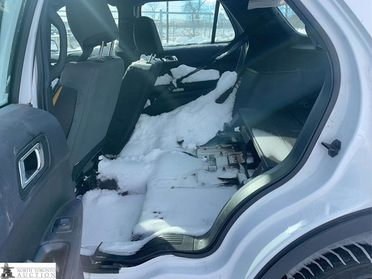 2018-ford-explorer-image-24