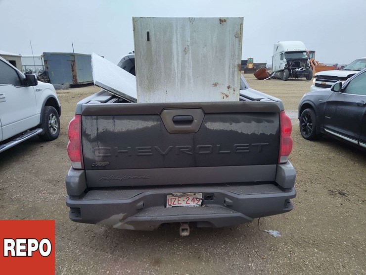 non-operable-2002-chevrolet-avalanche-image-6