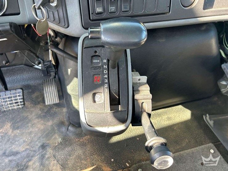 2006-international-bucket-truck-image-16