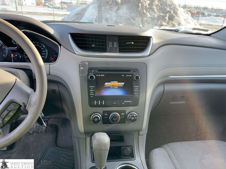 2013-chevrolet-traverse-image-15