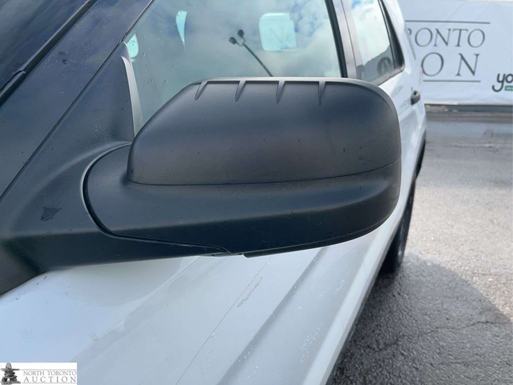 2017-ford-explorer-image-35