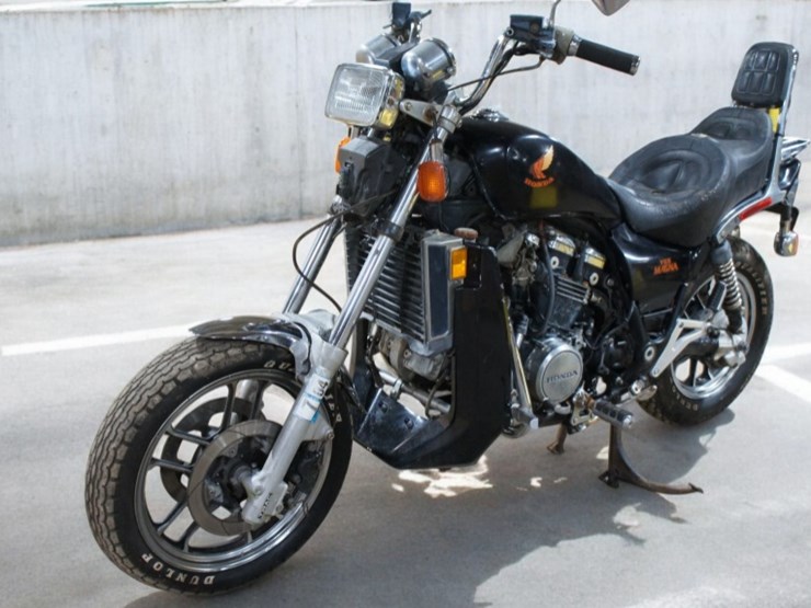 1986-honda-vf1100c-v65-magna-motorcycle-image-5