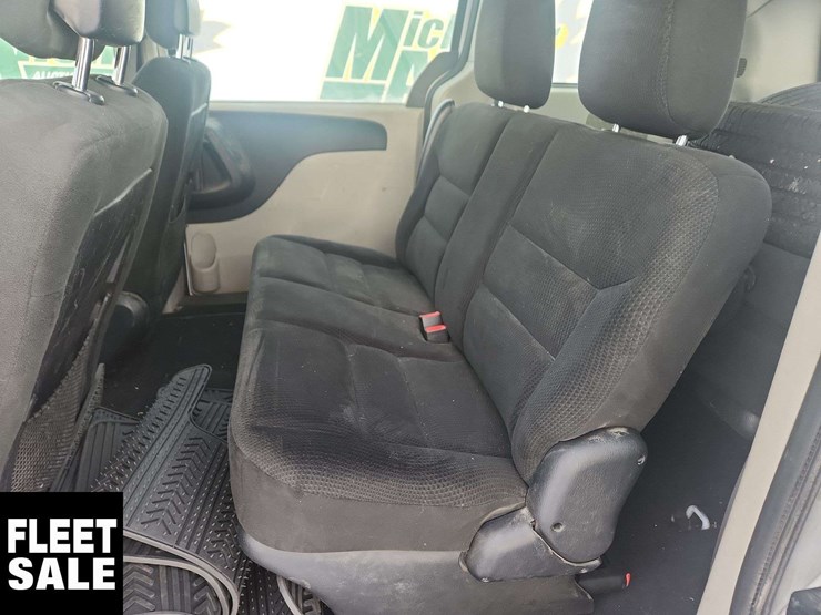 2015-dodge-grand-caravan-image-23