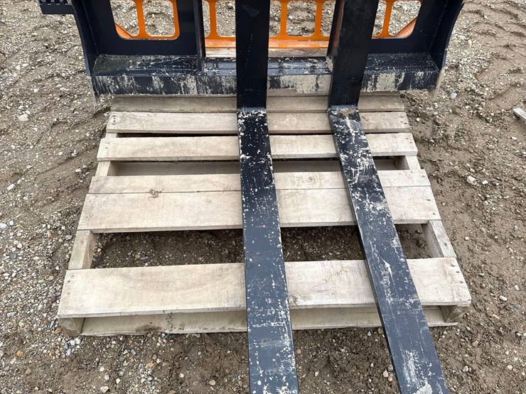 2757---skid-steer-pallet-forks---48"-image-1