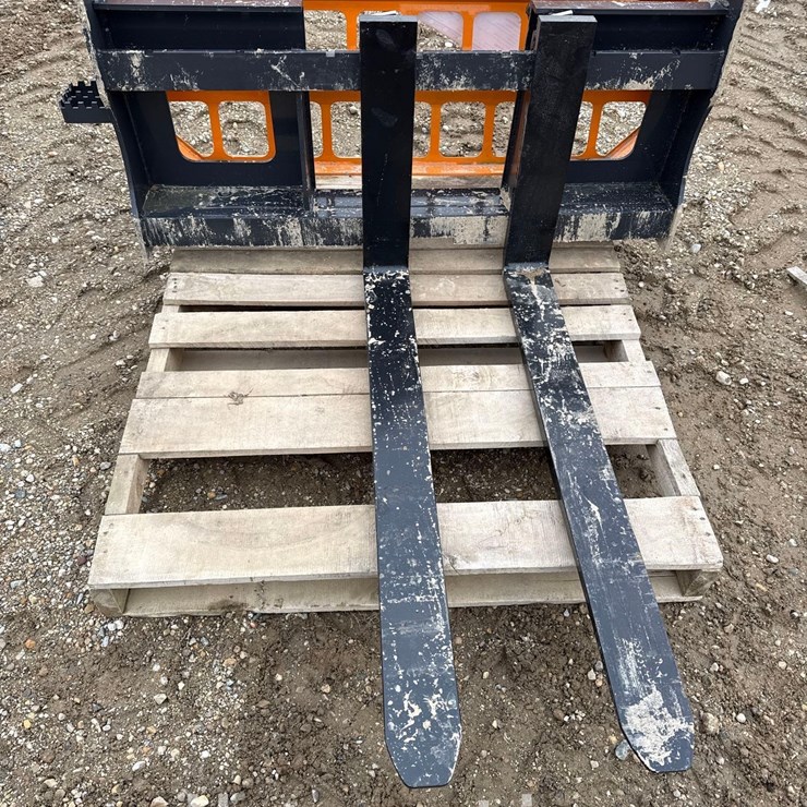 2757 - SKID STEER PALLET FORKS - 48"