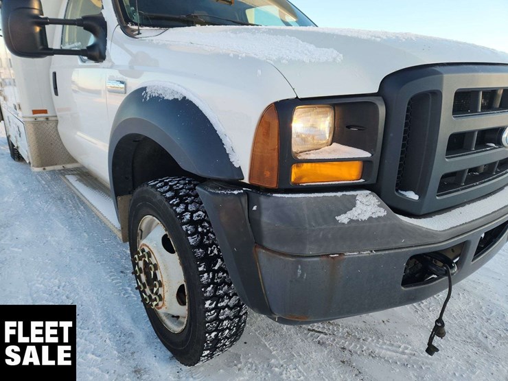 2006-ford-f550-image-44