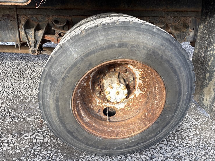 1995-international-4700-image-12