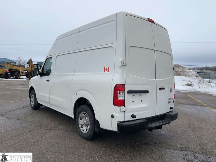 2012-nissan-nv2500hd-image-6