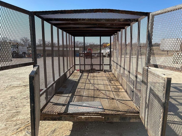 2014-top-hat-trailer-image-8