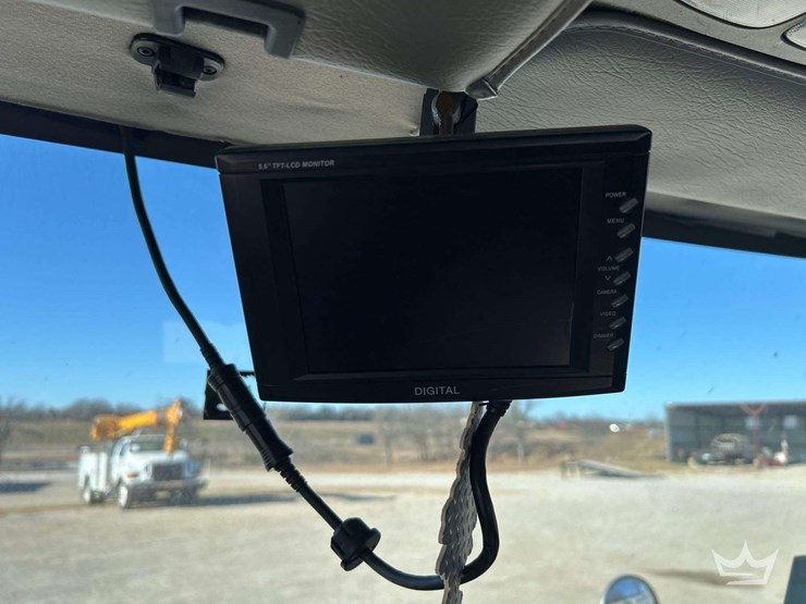 2013-freightliner-m2-bucket-truck-image-18