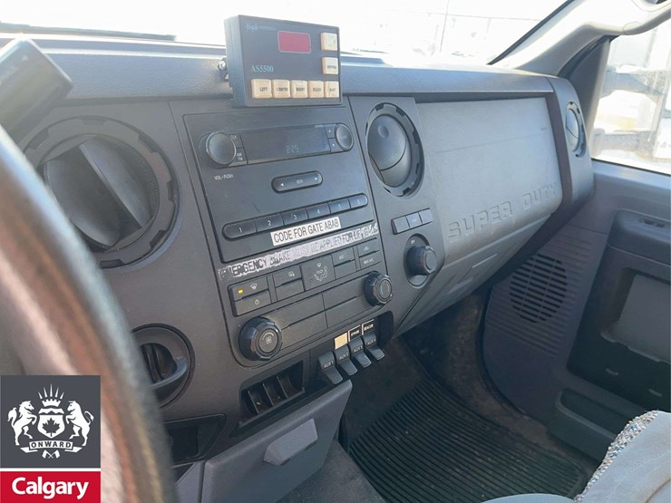 2013-ford-f550-image-19