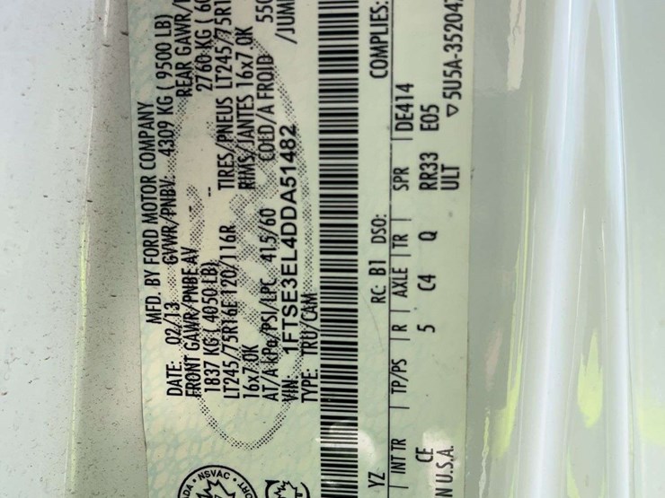 2013-ford-cargo-image-13