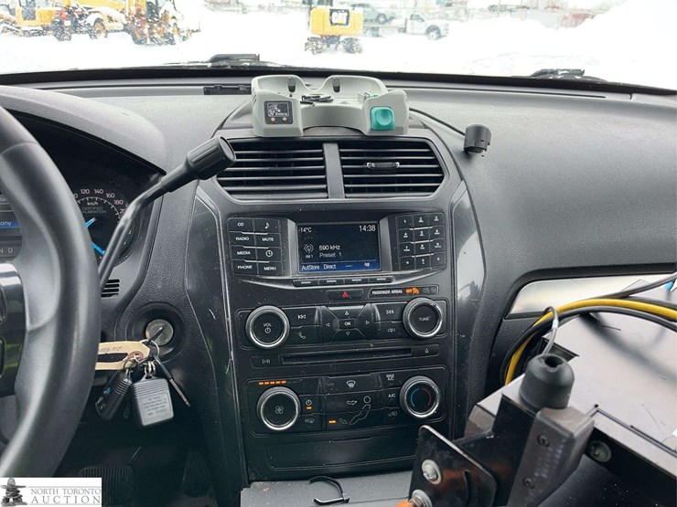 2018-ford-explorer-image-16