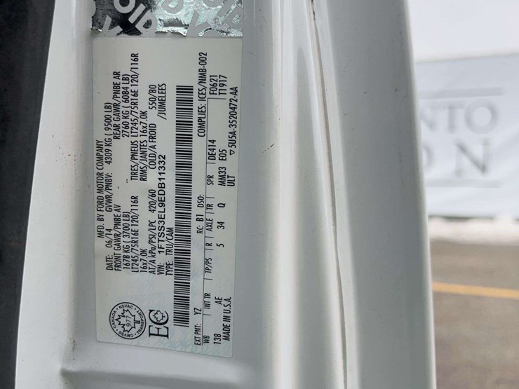 2014-ford-cargo-image-14