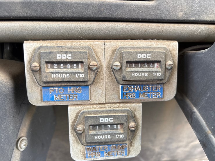 2009-international-7400-image-23