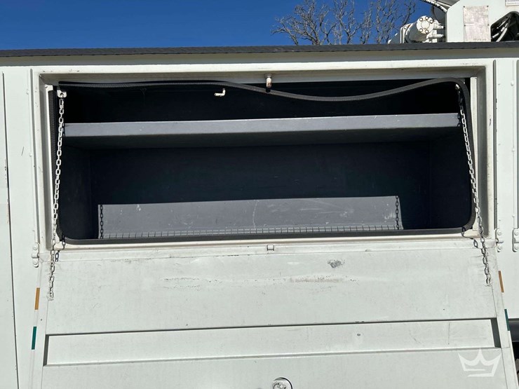 2006-international-bucket-truck-image-21