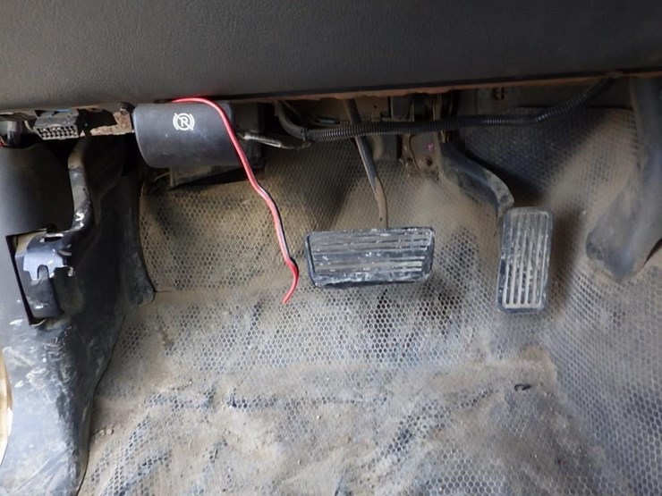 2005-chevrolet-3500-image-28