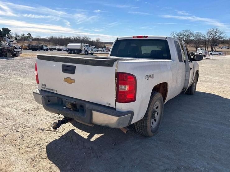 2013-chevrolet-silverado-1500-image-3