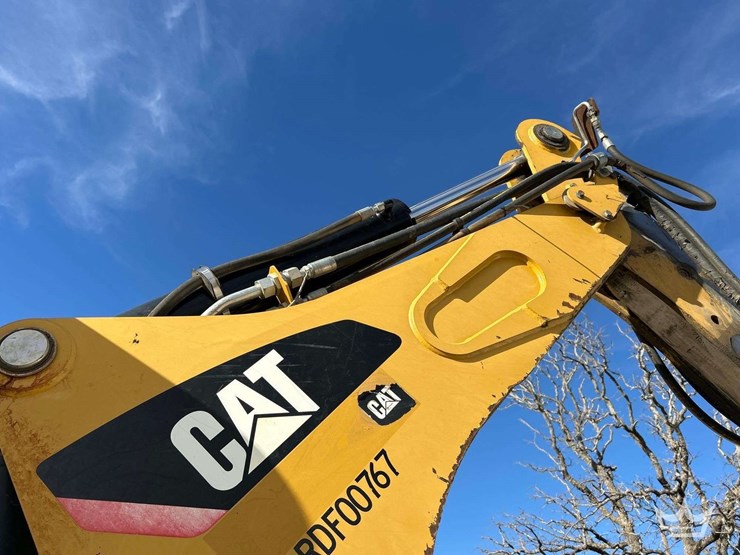 2015-caterpillar-backhoe-image-24