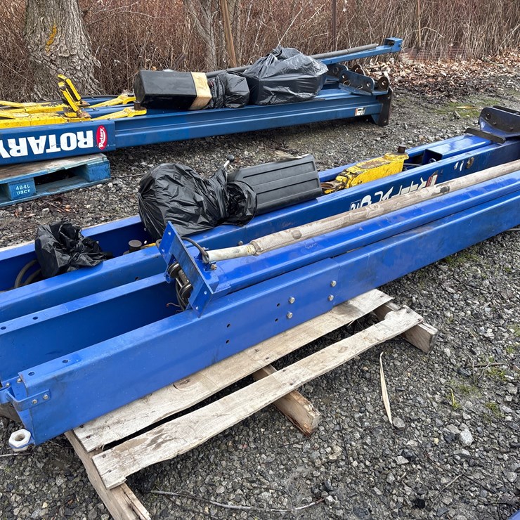 #3003 • D1g. Quality 10k lbs triple arm symmetrical lift