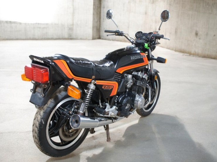 1982-honda-cb900f-motorcycle-image-3