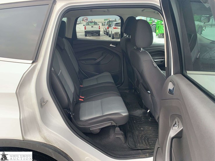 2015-ford-escape-se-image-28