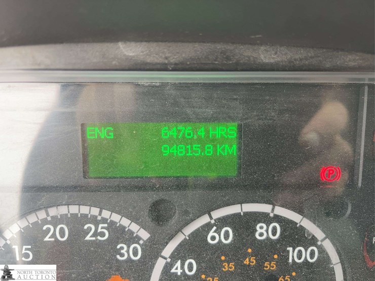 2016-freightliner-m2-106-image-17