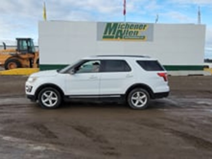 2016-ford-explorer-image-5