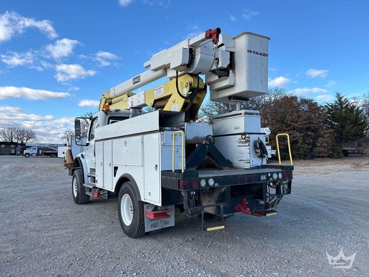 2006-freightliner-m2-bucket-truck-image-2