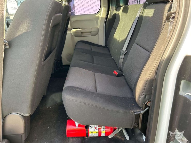 2013-chevrolet-silverado-1500-image-18