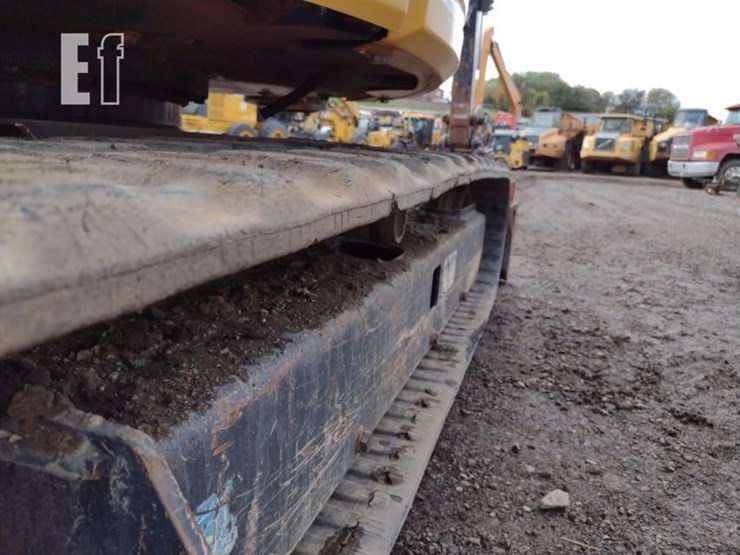 2022-deere-26g-image-29