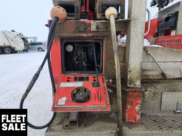 2011-ford-f550-image-42