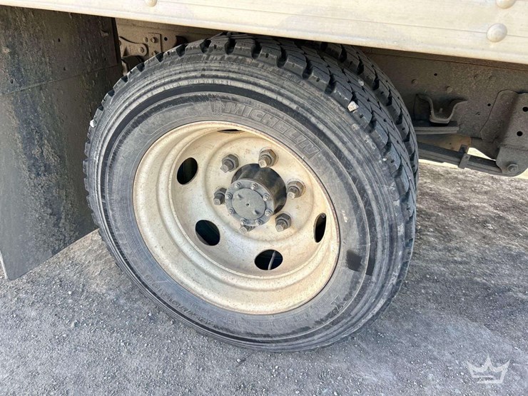 2016-isuzu-box-truck-image-25