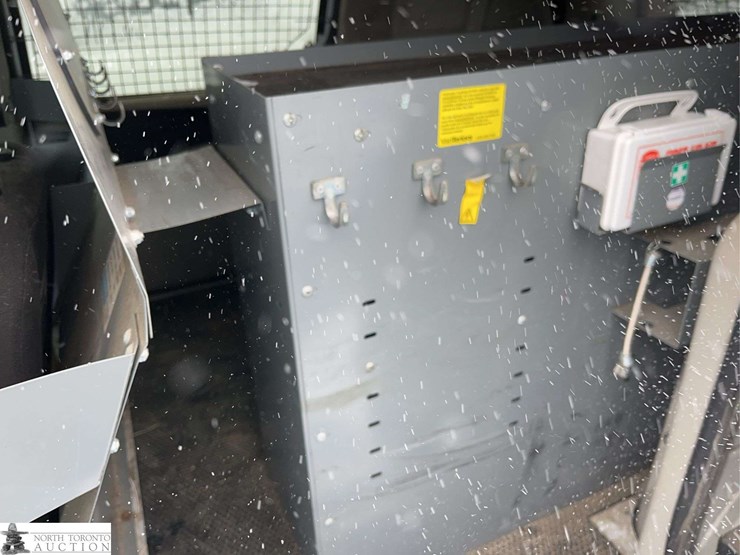 2015-ram-tradesman-image-23